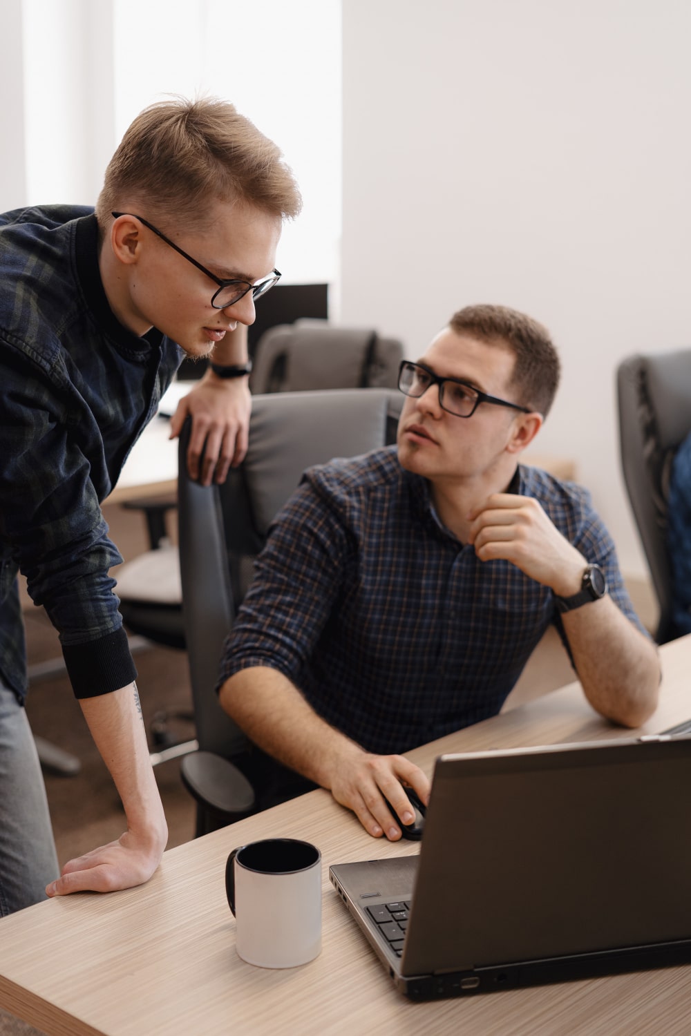 group-young-business-people-working-office-min group-young-business-people-working-office-min
